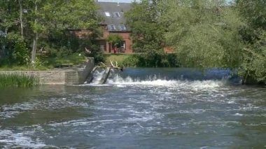Avon Nehri 'ndeki Weir - Stratford-upon-Avon