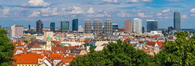 Bratislava şehri, Slovakya 'nın başkentinin panoramik manzarası.