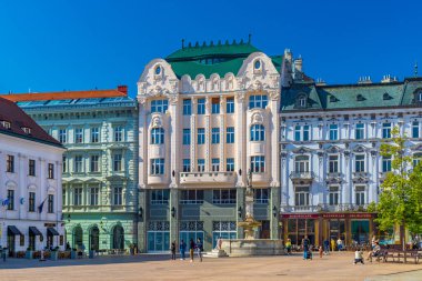 Bratislava, Slovakya - 5 Mayıs 2024: Bratislava 'nın eski Ana Meydanı