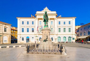Tartini Meydanı Slovenya 'nın Piran kentinde yer alır. Adını 1896 yılında bir anıt yapılan kemancı ve besteci Giuseppe Tartini 'den almıştır.