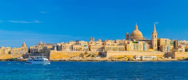 Valletta şehri Sliema, Malta 'dan görüntülendi.