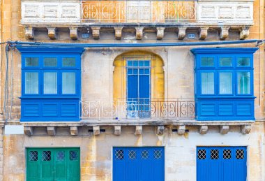Geleneksel Malta balkonları, Valletta, Malta.