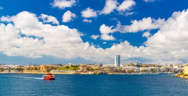 Ta Xbiex ve Gzira 'nın Valletta, Malta' dan panoramik bir görüntüsü.