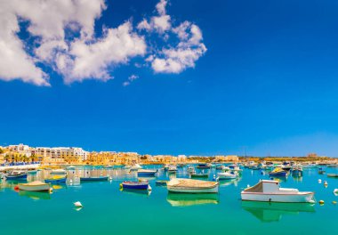 Birzebbuga şehri, Malta 'da popüler bir turizm beldesi..