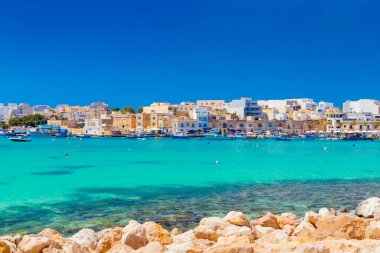 Marsaxlokk, Malta 'da popüler bir turistik yer..