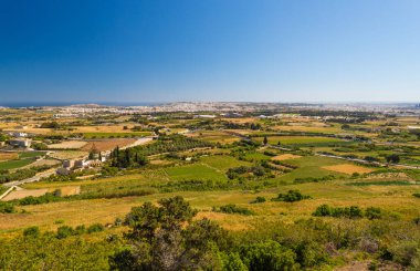 Güzel toprak sapı, havadan panoramik manzara.