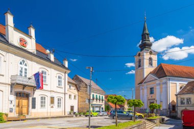 Slovenya 'nın güneydoğusunda yer alan ve Hırvatistan sınırındaki Kolpa Nehri' nin sol kıyısında yer alan Metlika Merkezi..