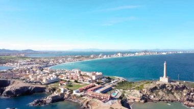 Man Menor 'dan La Manga' nın panoramik hava görüntüsü - 
