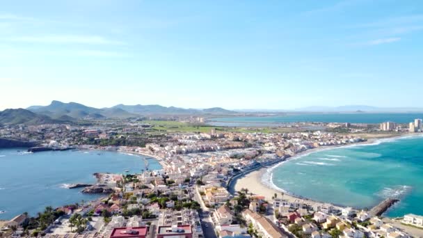 パロスケープの航空無人機の視点 カルタヘナ ムルシア スペイン マール メノールの有名な目的地 高級な都市化 有名な旅行先 ドローンフォワード — ストック動画