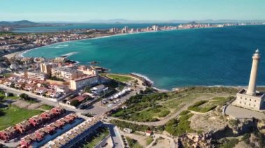 Man Menor 'dan La Manga' nın panoramik hava görüntüsü - 