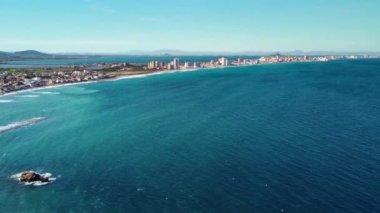 Ünlü bölge La Manga 'nın hava aracı perspektifi, Murcia Eyaleti. İspanya. 