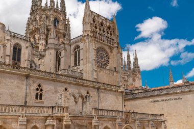 Burgos 'lu Aziz Mary Katedrali' nin güzel mimari detayları. İspanya 'nın Burgos şehrinin tarihi merkezinde bulunan Bakire Meryem' e adanmış Katolik kilisesi. Seyahat hedefi. 
