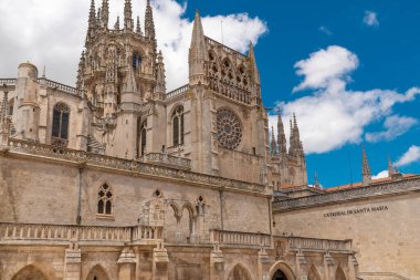 Burgos 'lu Aziz Mary Katedrali' nin güzel mimari detayları. İspanya 'nın Burgos şehrinin tarihi merkezinde bulunan Bakire Meryem' e adanmış Katolik kilisesi. Seyahat hedefi. 