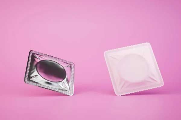 Stenmeyen Hamileliğe Karşı Koruma Pastel Arka Planda Kapalı Prezervatifler Boyutlu — Stok fotoğraf