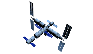 Güneş panelleri, çekirdek modülü, insanlı uzay gemisi ve şeffaf arka planda otomatik ikmal aracıyla üç boyutlu uzay istasyonu modeli. 3B Görüntü