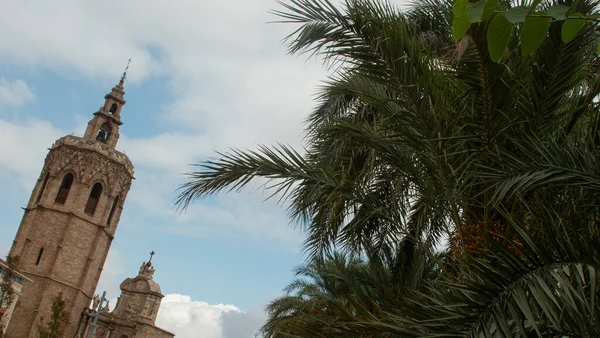 巴伦西亚大教堂旁边的 Miguelete 历史塔 西班牙 — 图库照片