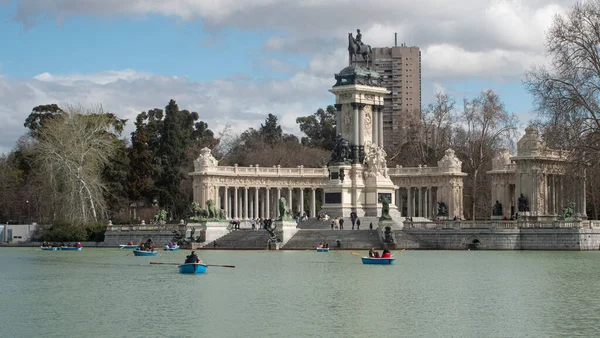 Човни Великій Стороні Мадридського Парку Ретіро Іспанія — стокове фото