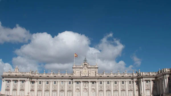 马德里 西班牙 皇家宫殿的景观 天空略带多云 — 图库照片