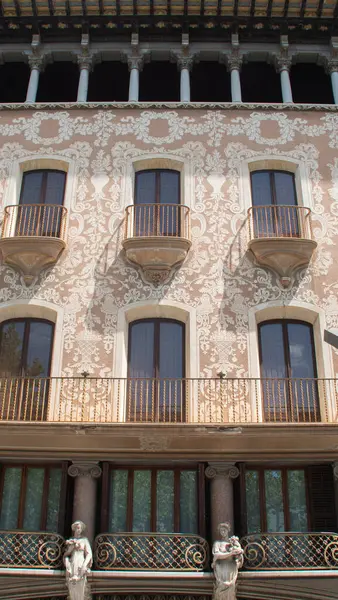 Odrestaurowana Fasada Starego Budynku Centrum Miasta Olot Katalonii Regionie Garrotxa — Zdjęcie stockowe