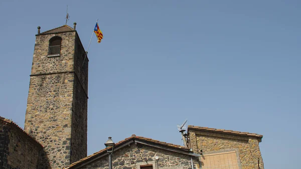 Catalan Flag Waving Blue Sky Ancient Medieval Tower Red Yellow — Stock Photo, Image