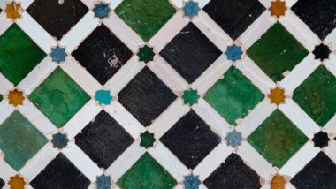 Granada 'daki Alhambra' daki eski Nasrid mozaiği.