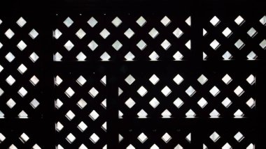 Antika arka aydınlatma ahşap kafes