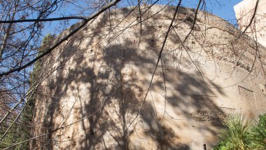 Granada 'daki Alhambra' nın antik duvarı