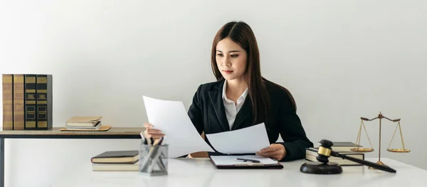 Business Lawyer Woman Holding Business Contract Reading While Sitting Working — Stock Photo, Image
