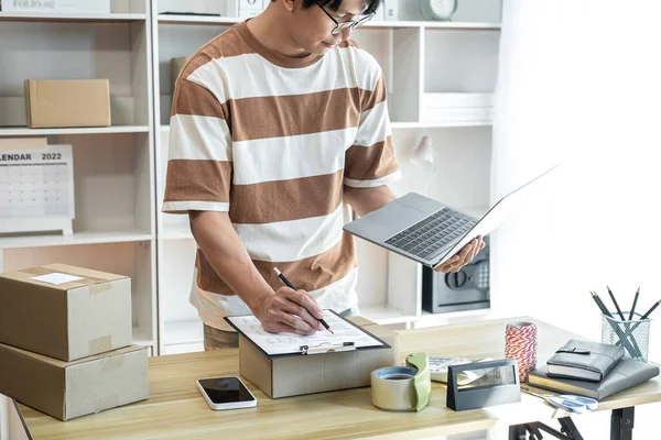 Male Entrepreneur Checking Taking Receive Online Orders Laptop Prepare Packing — Stock Photo, Image
