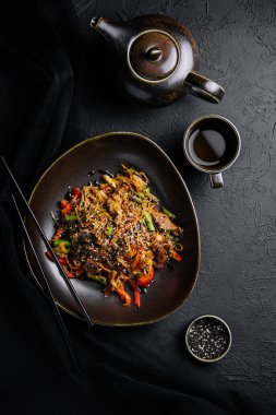 Fried noodles with veal and vegetables