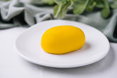 limonlu kek veya kremalı limonlu peynirli kek.