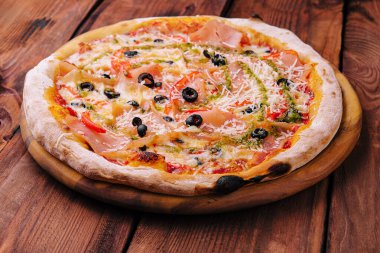 Pizza with cream cheese sauce on wood