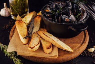 Boiled mussels in garlic sauce with bread