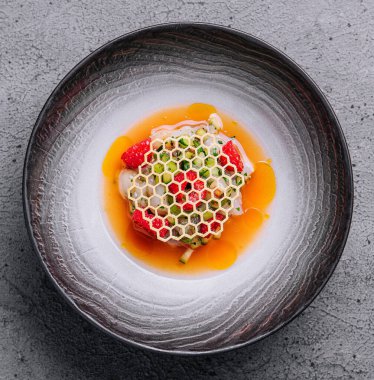 Ahududu ve kiviyle nefis karides ceviche.