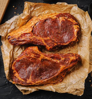 Salamura edilmiş biftek bifteği üst manzara