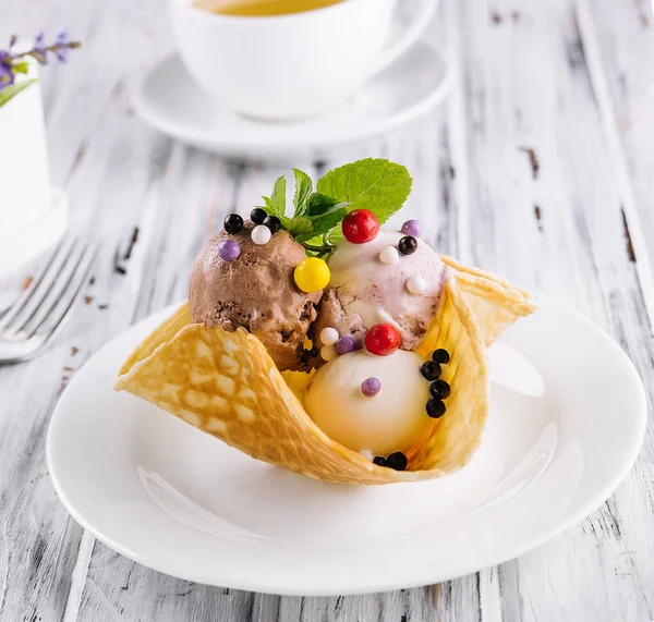 Three Scoops Natural Organic Fruit Ice Cream Wafer Cup — Stok fotoğraf