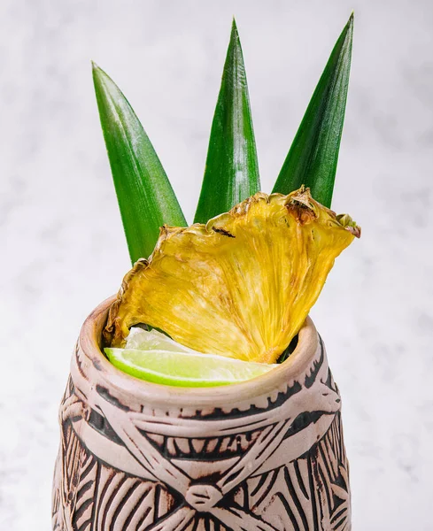 Bebida Coquetel Abacaxi Tropical Com Limão — Fotografia de Stock