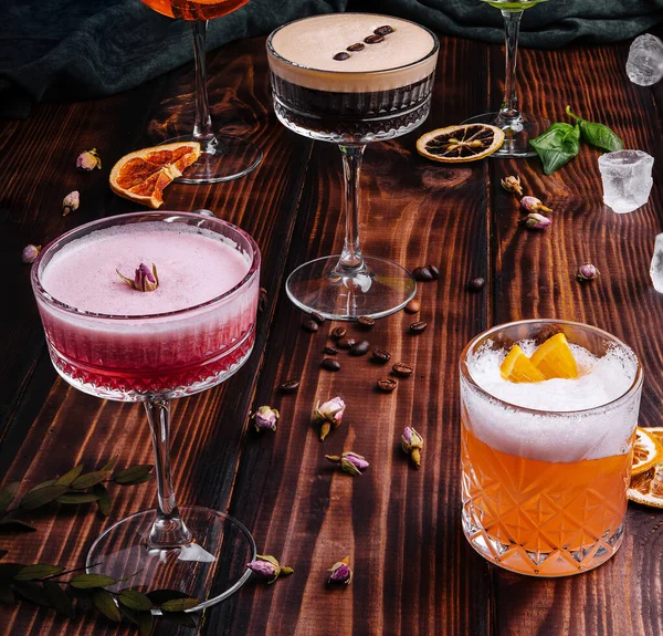 Different Colorful Exotic Alcoholic Cocktails Wood — Stockfoto