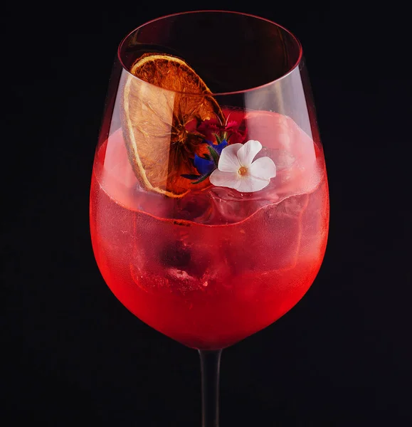 Negroni Cocktail Met Sinaasappelschil Ijs — Stockfoto