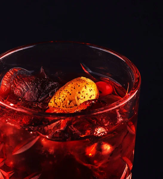 Cocktail Bevande Rosse Barattolo Vetro Con Ciliegia — Foto Stock