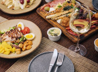 İtalyan meze - jambon, peynir ve grisini türleri