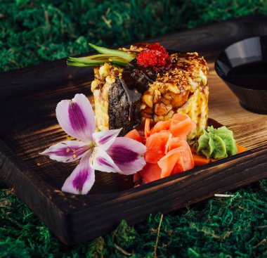 Sebzeli pilav ve soya sosu.