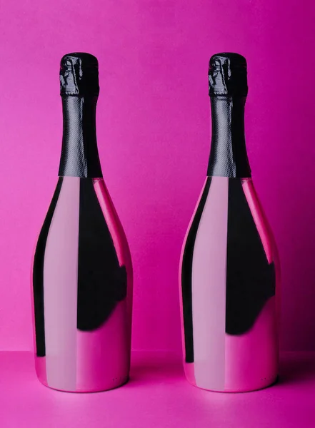 Δύο Μπουκάλια Σαμπάνιας Ροζ Φόντο — Φωτογραφία Αρχείου
