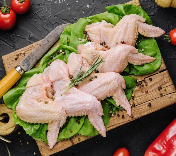 Raw Chicken Wings Ingredients Cooking Wooden Cutting Board Dark Stone — Stock Photo, Image