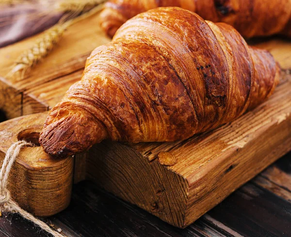 Board Tasty Croissants Pastries Table — Stock Photo, Image
