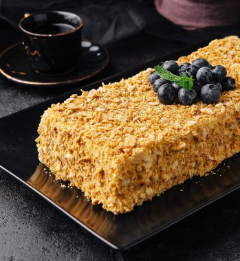 Yaban mersinli Napolyon keki