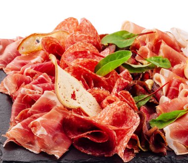 Geleneksel İspanyol jamonu, prosciutto crudo, İtalyan salamı, parma jambonu.