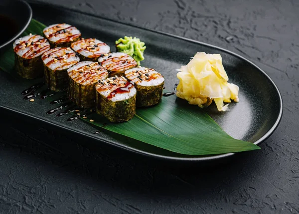 Traditional Fresh Japanese Sushi Futomaki Black Plate — Stok fotoğraf