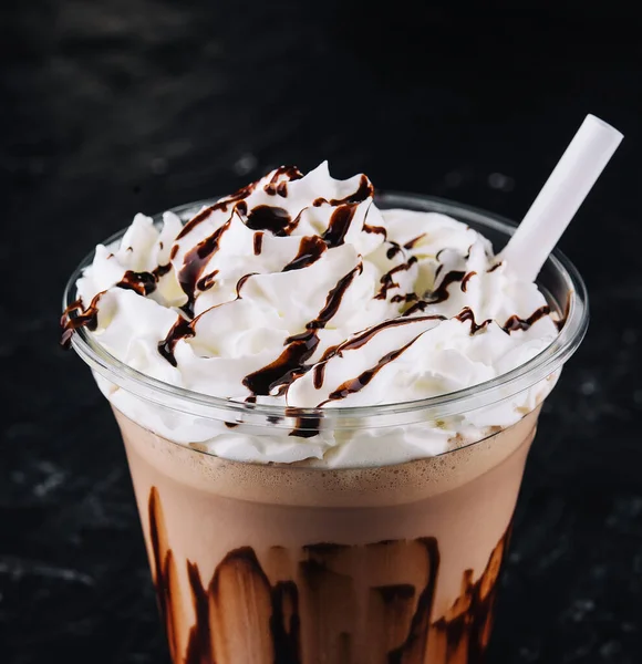 ホイップクリームとコールドフレープコーヒー — ストック写真
