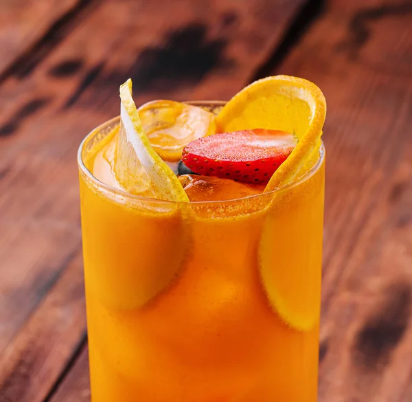 Sweet Refreshing Pimms Cup Cocktail Fruit — Stock Photo, Image
